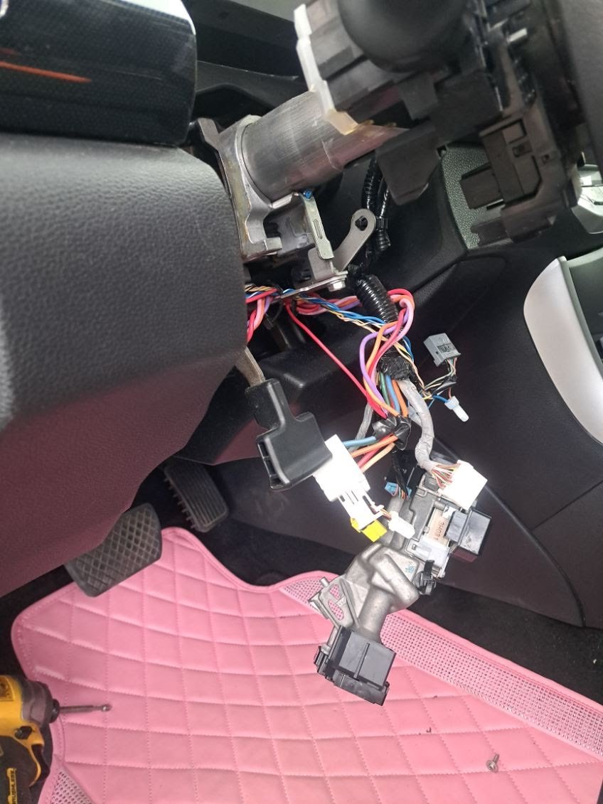 Ignition cylinder replacement by automotive locksmith Albuquerque