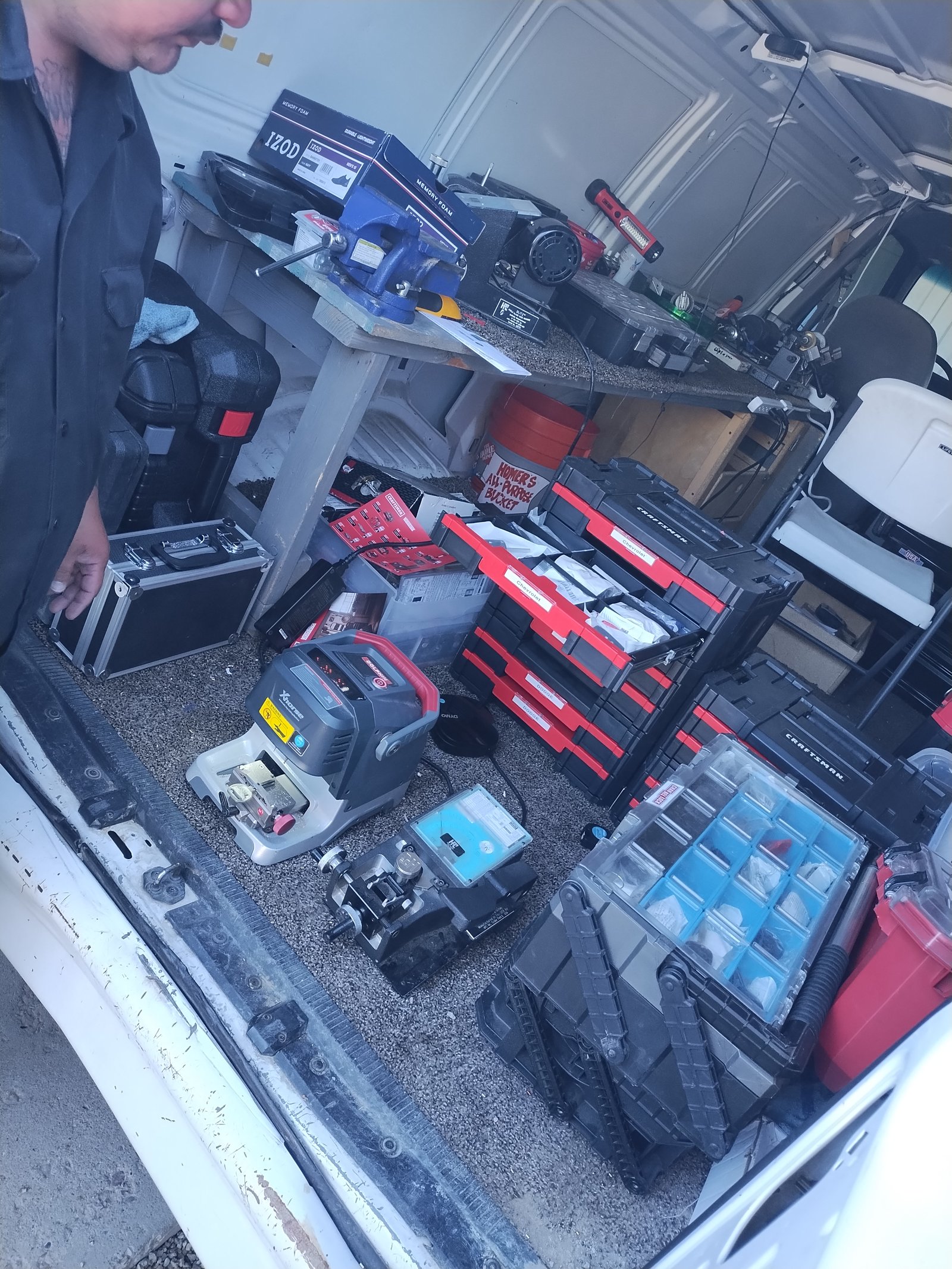 Mobile locksmith Albuquerque service van